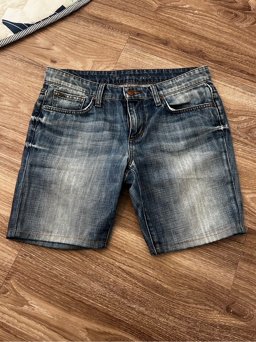 Joe’s Jeans Low rise denim shorts size 27